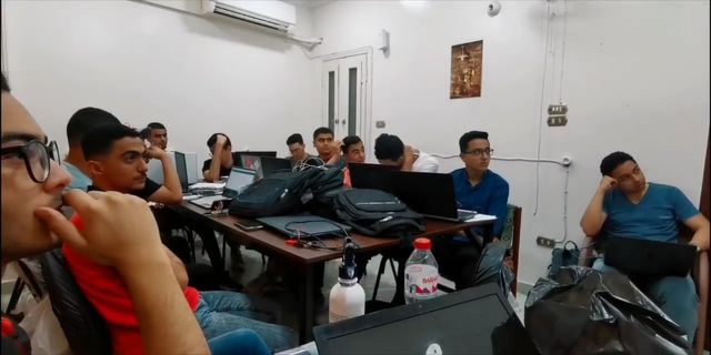 مجموعة بتراجع مشروعها