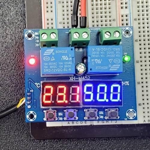 XH-M452 Temperature and Humidity Controller